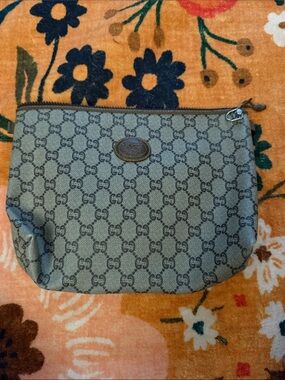 Authentic Vintage Gucci clutch w/COA